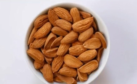 فروش و قیمت عمده مغز بادام مینی مامایی
